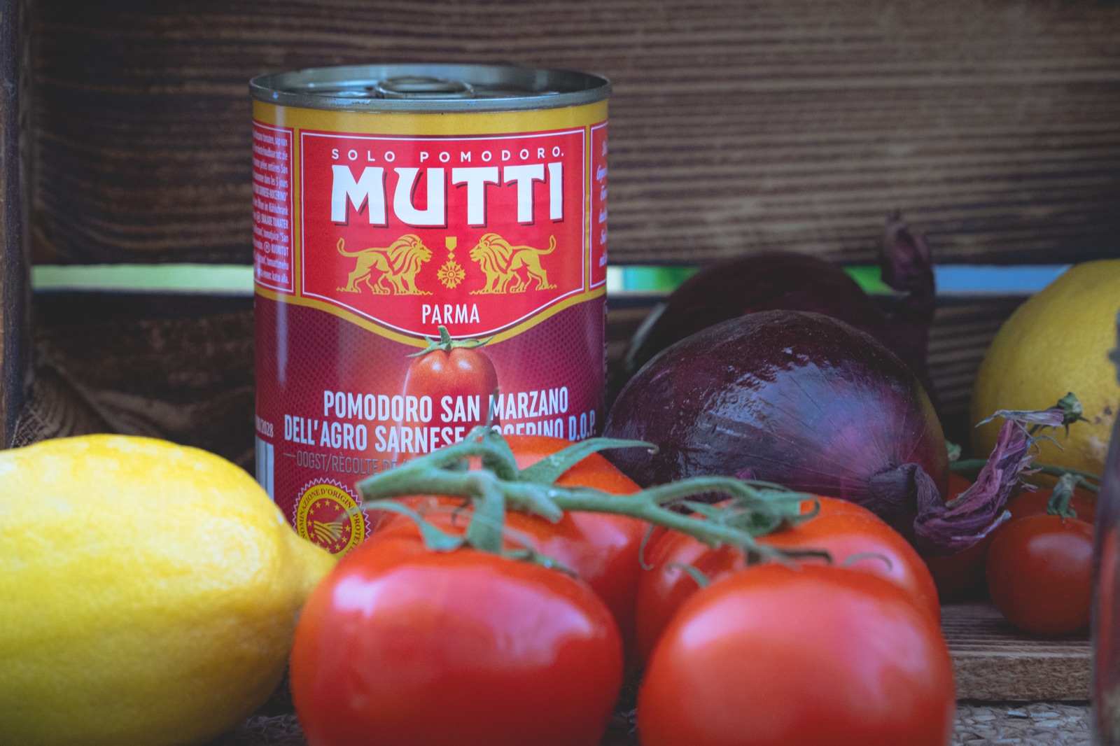 Original Mutti San Marzano Tomaten und frische Zutaten